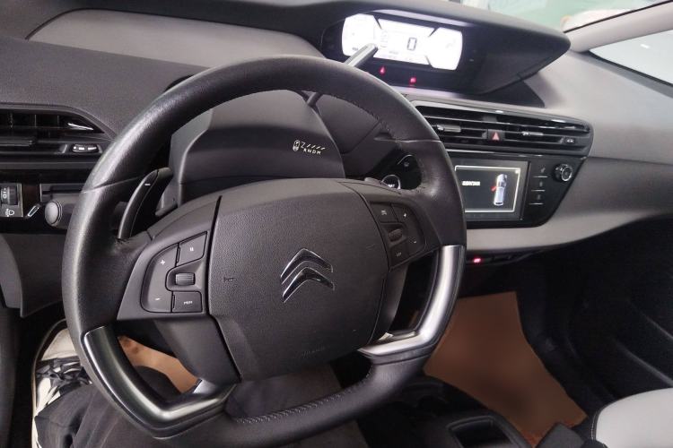Used Citroen C4 Picasso 2015 1.6T Fashion Model 5 Seats Center Console