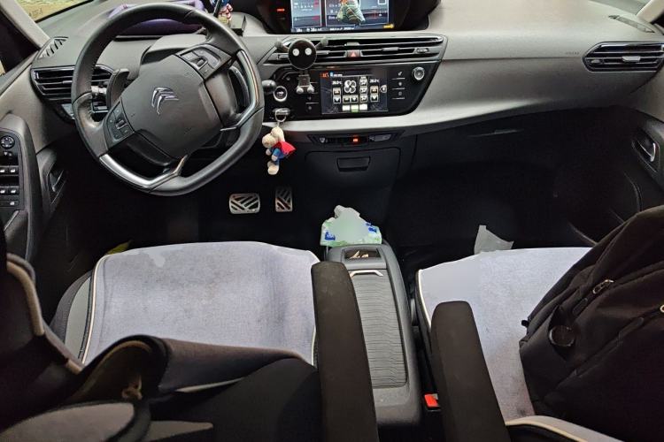Used Citroen C4 Picasso 2015 1.6T Fashion Model 5 Seats Center Console