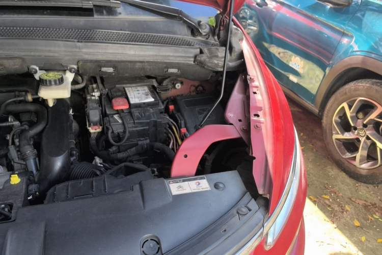Used Citroen C4 Picasso 2015 1.6T Luxury 5-Seat Model Engine Bay Left