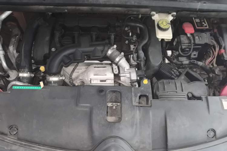 Used Citroen C4 Picasso 2015 1.6T Fashion Model 5 Seats Engine Bay