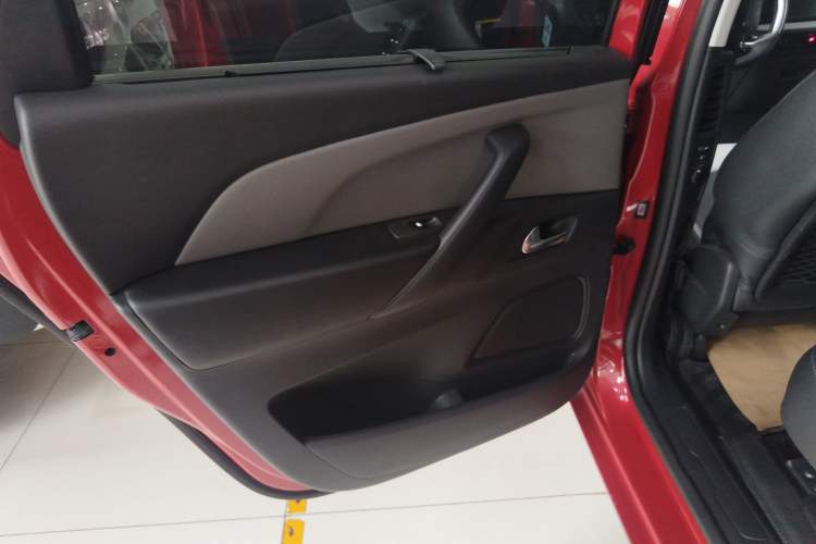Used Citroen C4 Picasso 2015 1.6T Fashion Model 5 Seats Left Rear Door Interior