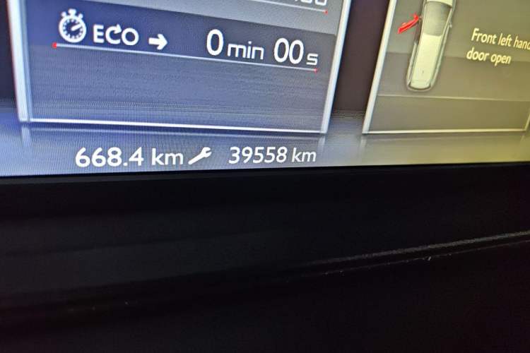Used Citroen C4 Picasso 2015 1.6T Fashion Model 5 Seats Odometer Close Up