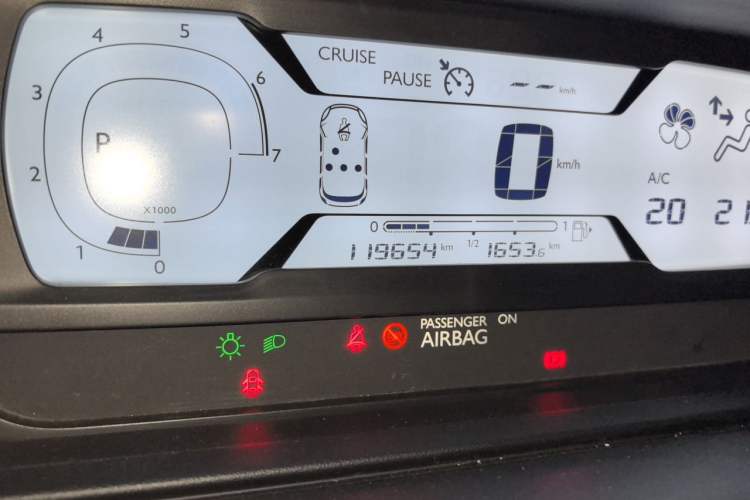 Used Citroen C4 Picasso 2015 1.6T Fashion Model 5 Seats Odometer Close Up