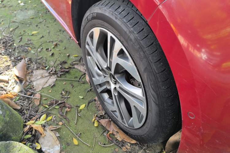 Used Citroen C4 Picasso 2015 1.6T Luxury 5-Seat Model Right Front Wheel Hub