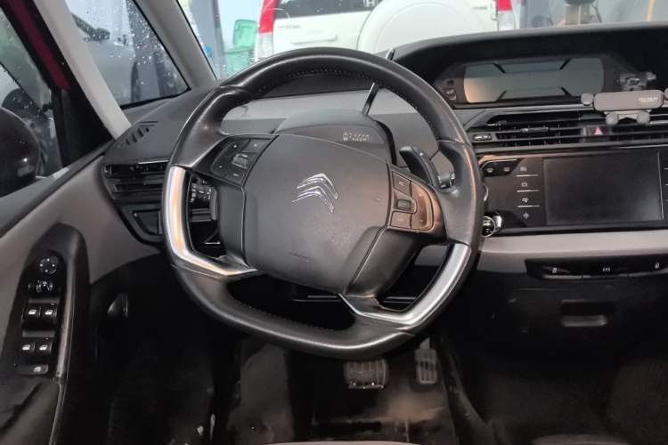Used Citroen C4 Picasso 2015 1.6T Fashion Model 5 Seats Steering Wheel