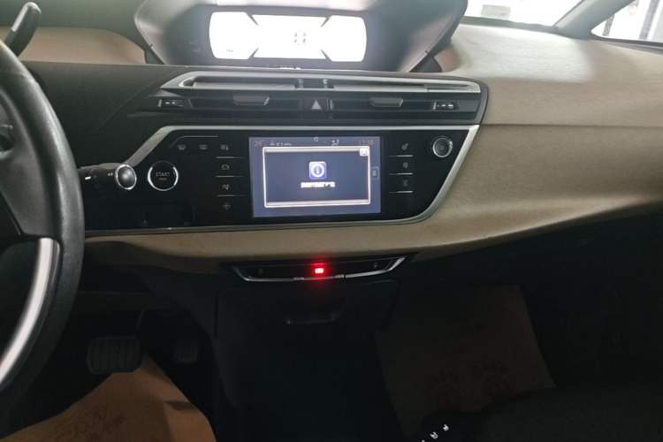 Used Citroen C4 Picasso 2015 1.6T Luxury 5-Seat Model Audio And AC Panel