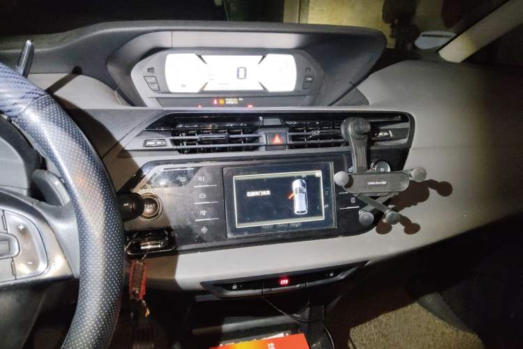 Used Citroen C4 Picasso 2015 1.6T Fashion Model 5 Seats Audio And AC Panel