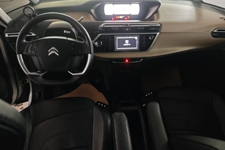 Used Citroen C4 Picasso 2015 1.6T Luxury 5-Seat Model Center Console