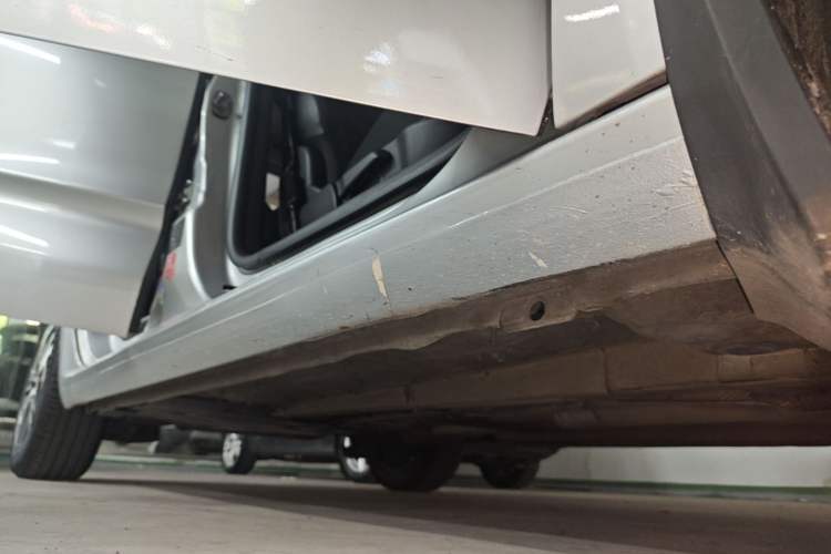 Used Citroen C4 Picasso 2015 1.6T Luxury 5-Seat Model Right Side Sill