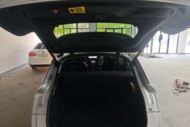 Used Citroen C4 Picasso 2015 1.6T Luxury 5-Seat Model Trunk