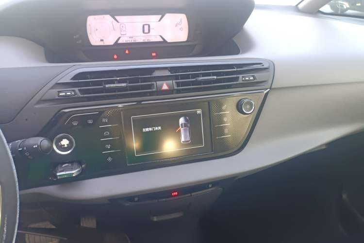 Used Citroen C4 Picasso 2015 1.6T Fashion Model 5 Seats Audio And AC Panel