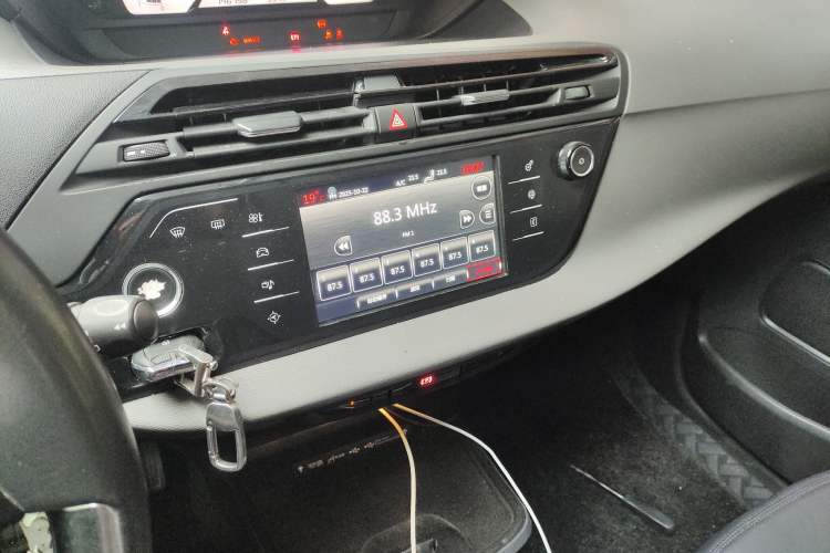 Used Citroen C4 Picasso 2015 Grand 1.6T Fashion Model 7 Seats Audio And AC Panel
