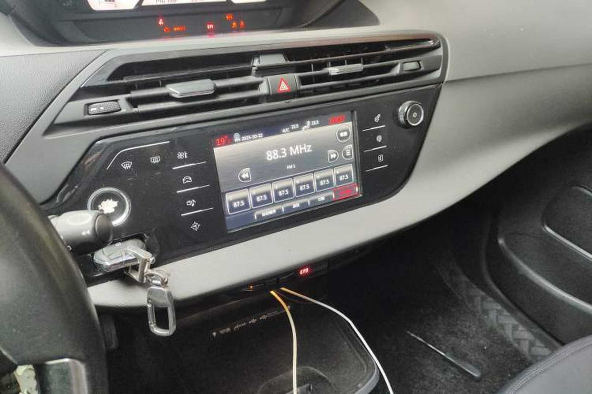 Used Citroen C4 Picasso 2015 Grand 1.6T Fashion Model 7 Seats Audio And AC Panel