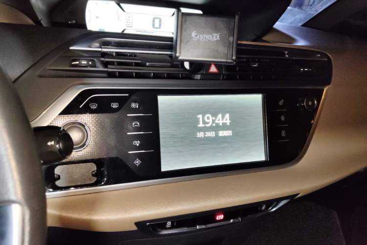 Used Citroen C4 Picasso 2015 Grand 1.6T Luxury 7-Seater Audio And AC Panel