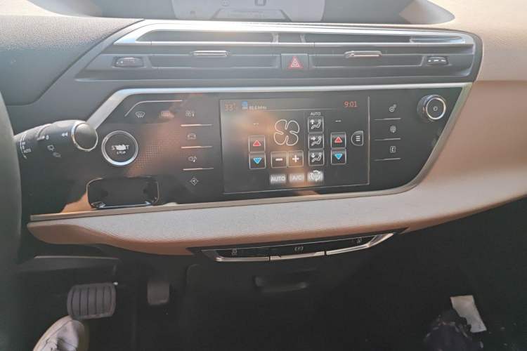 Used Citroen C4 Picasso 2015 Grand 1.6T Luxury 7-Seater Audio And AC Panel