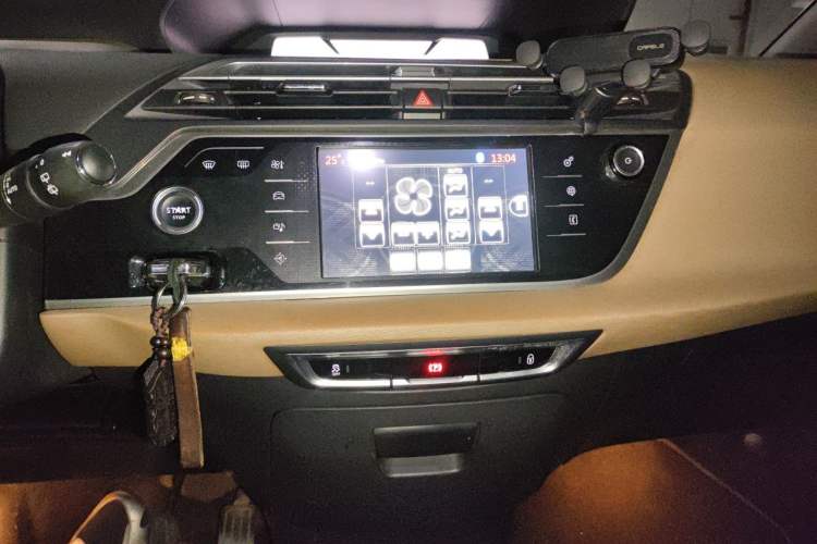 Used Citroen C4 Picasso 2015 Grand 1.6T Luxury 7-Seater Audio And AC Panel