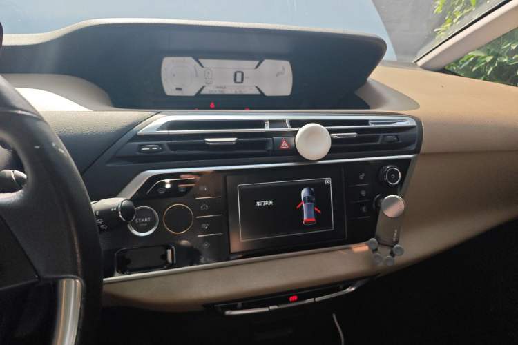 Used Citroen C4 Picasso 2015 Grand 1.6T Luxury 7-Seater Audio And AC Panel