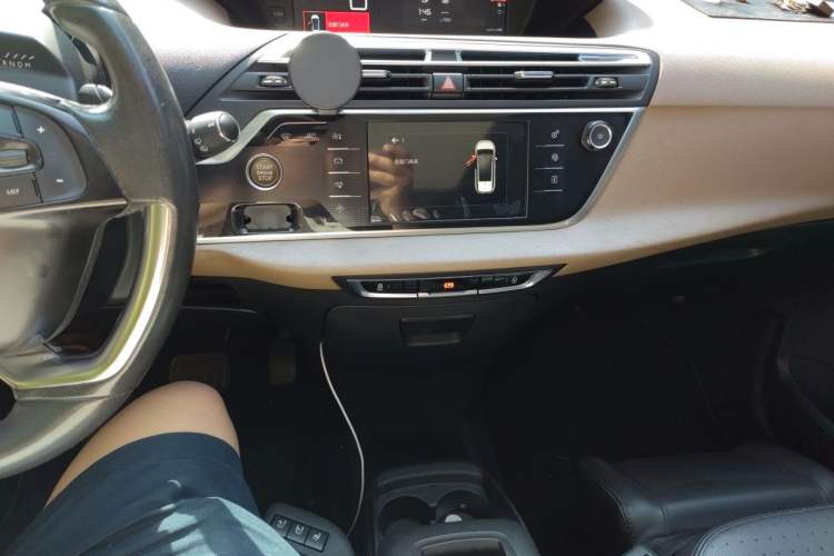 Used Citroen C4 Picasso 2015 Grand 1.6T Luxury 7-Seater Audio And AC Panel
