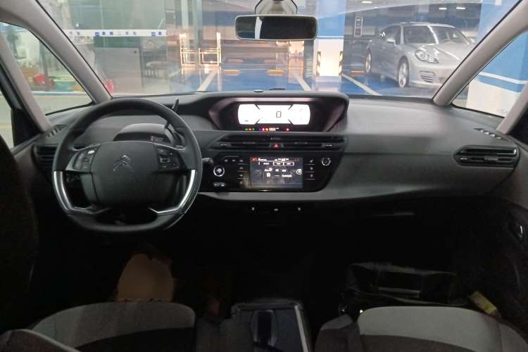 Used Citroen C4 Picasso 2015 1.6T Fashion Model 5 Seats Center Console