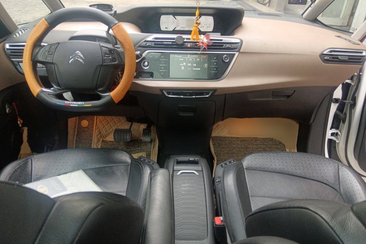 Used Citroen C4 Picasso 2015 Grand 1.6T Luxury 7-Seater Center Console