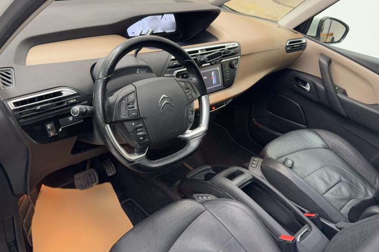 Used Citroen C4 Picasso 2015 Grand 1.6T Luxury 7-Seater Center Console