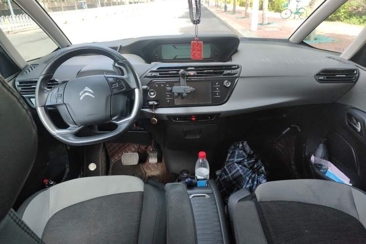 Used Citroen C4 Picasso 2015 Grand 1.6T Fashion Model 7 Seats Center Console
