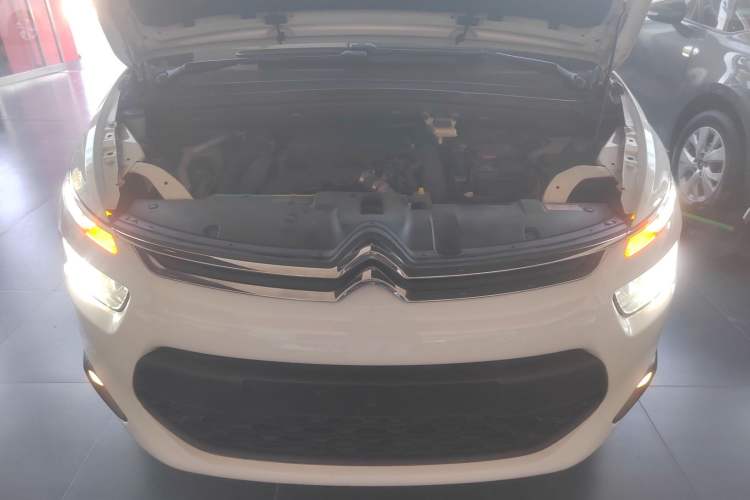 Used Citroen C4 Picasso 2015 1.6T Fashion Model 5 Seats Engine Bay