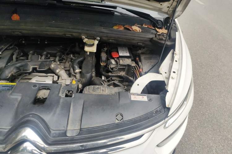 Used Citroen C4 Picasso 2015 1.6T Luxury 5-Seat Model Engine Bay Left