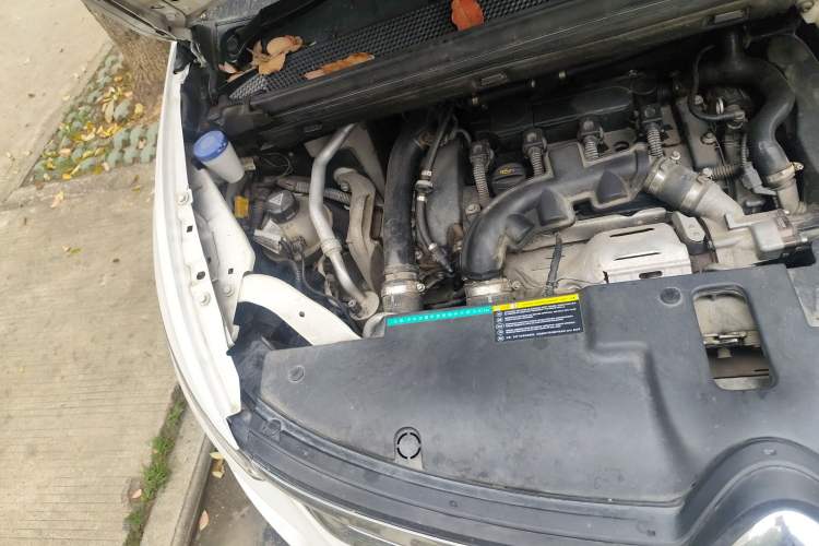 Used Citroen C4 Picasso 2015 1.6T Luxury 5-Seat Model Engine Bay Right