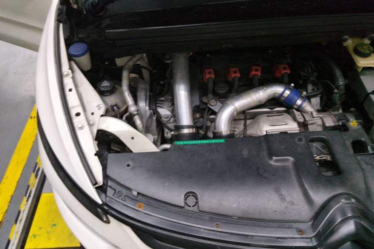 Used Citroen C4 Picasso 2015 1.6T Luxury 5-Seat Model Engine Bay Right
