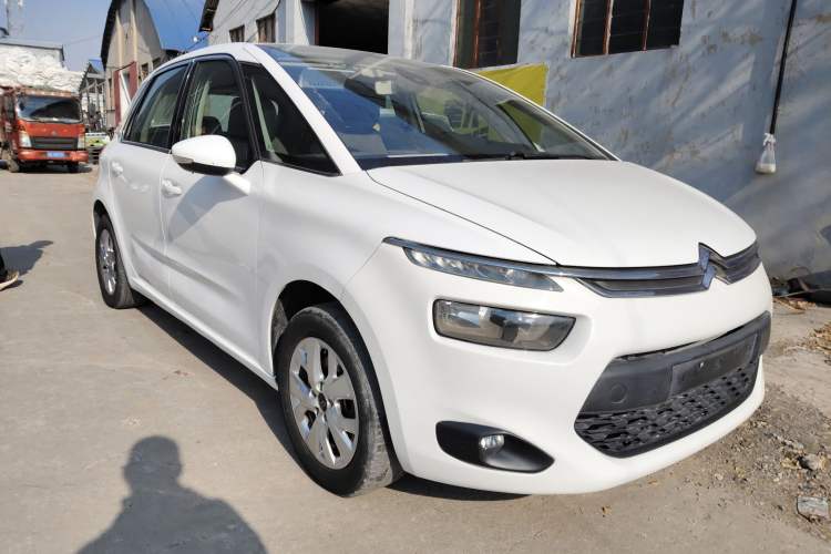 Used Citroen C4 Picasso 2015 1.6T Fashion Model 5 Seats Front Right 45 Deg