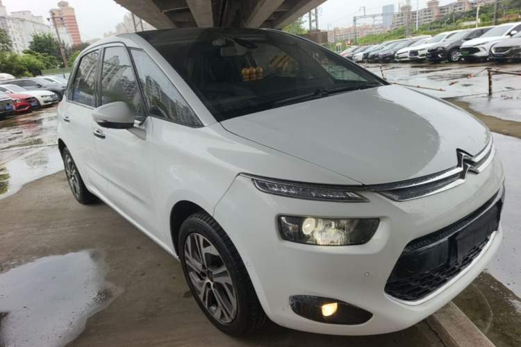 Used Citroen C4 Picasso 2015 1.6T Luxury 5-Seat Model Front Right 45 Deg