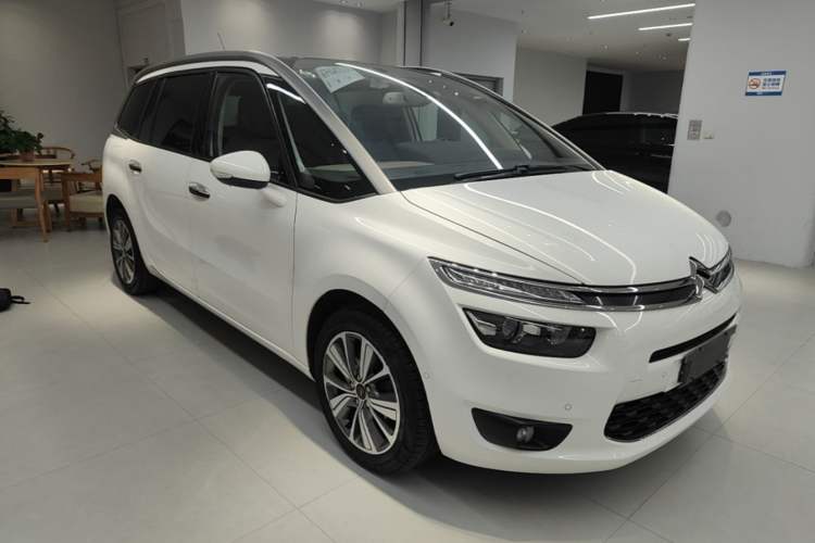Used Citroen C4 Picasso 2015 Grand 1.6T Luxury 7-Seater Front Right 45 Deg