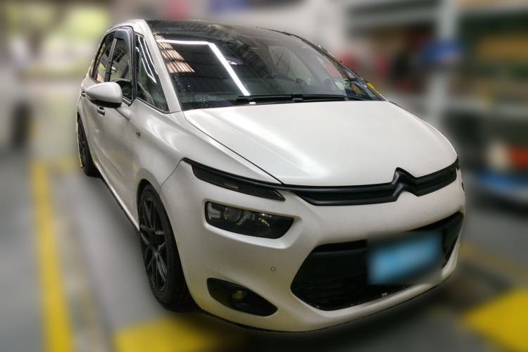 Used Citroen C4 Picasso 2015 1.6T Luxury 5-Seat Model Front Right 45 Deg