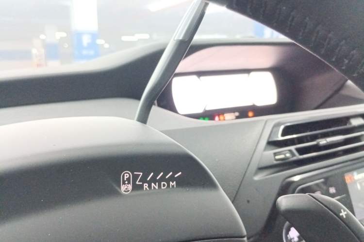Used Citroen C4 Picasso 2015 1.6T Fashion Model 5 Seats Gear Lever