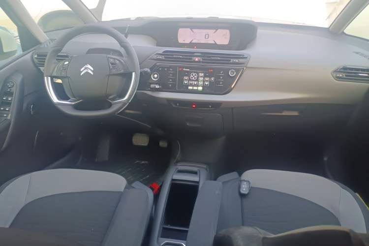 Used Citroen C4 Picasso 2015 1.6T Fashion Model 5 Seats Interior 2
