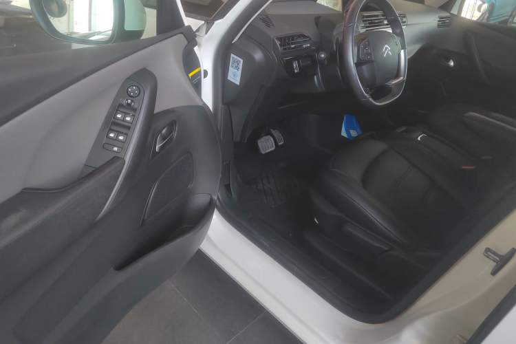 Used Citroen C4 Picasso 2015 1.6T Fashion Model 5 Seats Interior 3