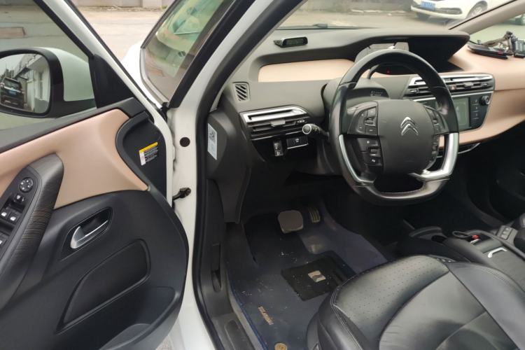 Used Citroen C4 Picasso 2015 Grand 1.6T Luxury 7-Seater Interior 3