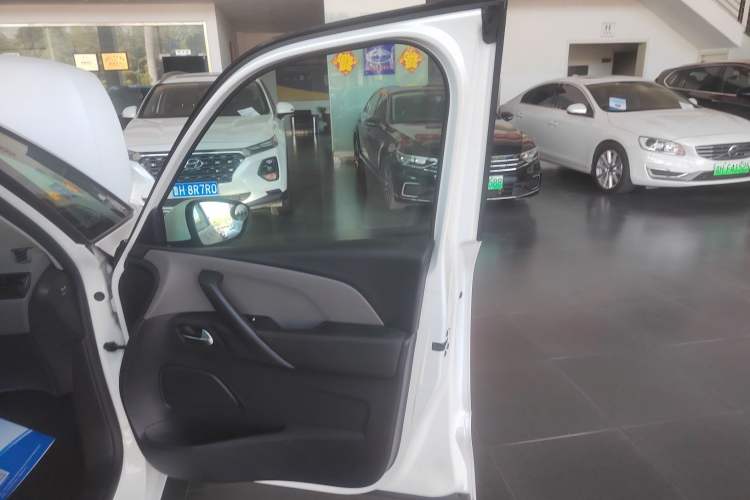 Used Citroen C4 Picasso 2015 1.6T Fashion Model 5 Seats Interior 5