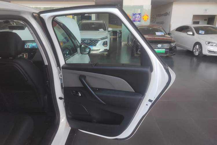 Used Citroen C4 Picasso 2015 1.6T Fashion Model 5 Seats Interior 6