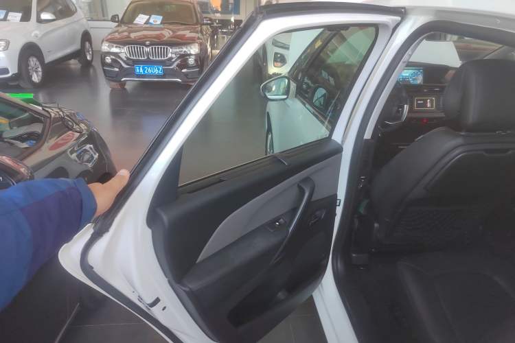 Used Citroen C4 Picasso 2015 1.6T Fashion Model 5 Seats Interior 8