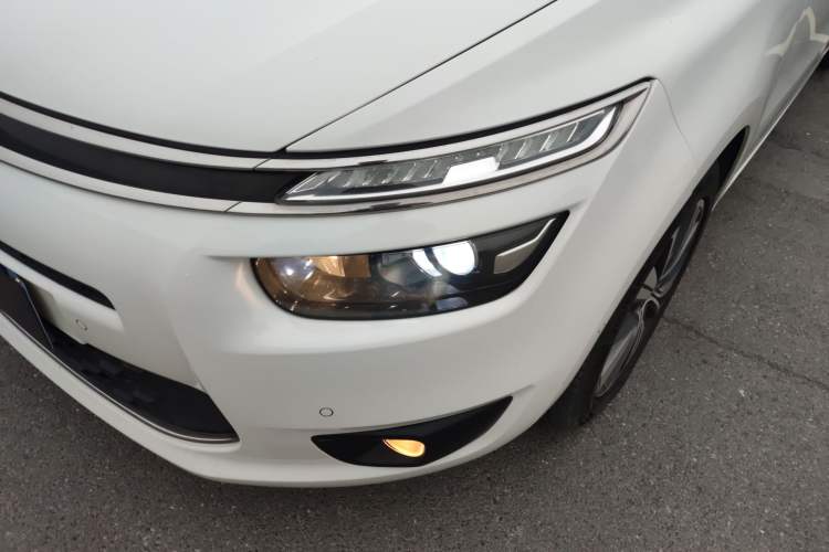 Used Citroen C4 Picasso 2015 Grand 1.6T Luxury 7-Seater Left Front Headlight