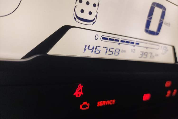 Used Citroen C4 Picasso 2015 Grand 1.6T Fashion Model 7 Seats Odometer Close Up