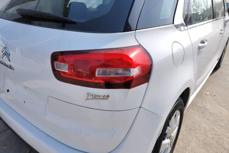 Used Citroen C4 Picasso 2015 1.6T Fashion Model 5 Seats Right Rear Taillight