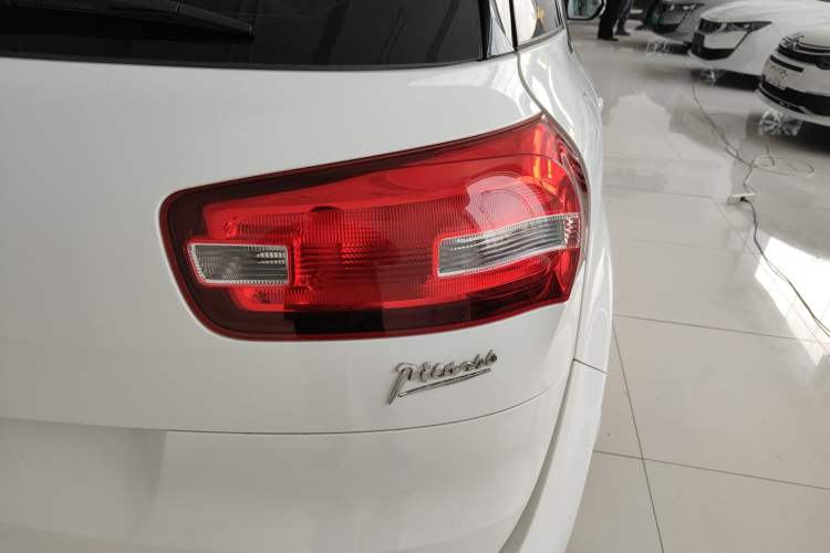 Used Citroen C4 Picasso 2015 1.6T Fashion Model 5 Seats Right Rear Taillight