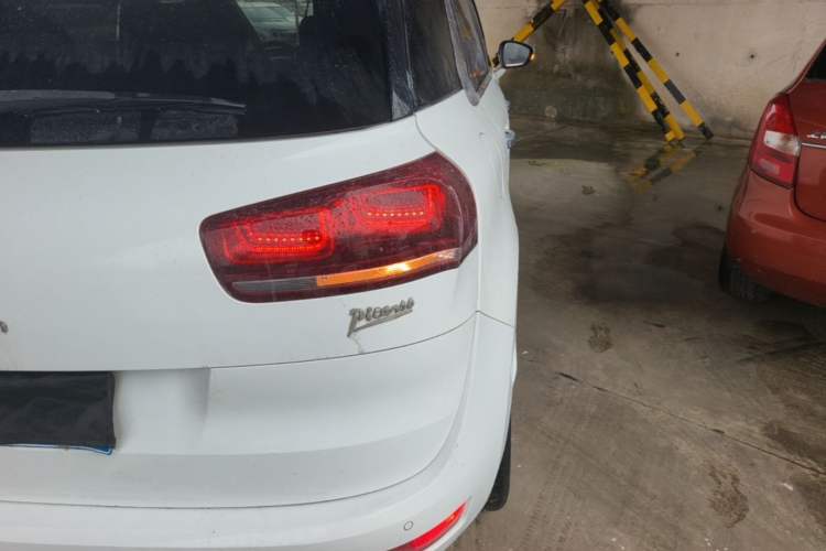 Used Citroen C4 Picasso 2015 1.6T Luxury 5-Seat Model Right Rear Taillight