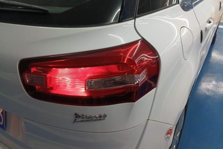 Used Citroen C4 Picasso 2015 1.6T Fashion Model 5 Seats Right Rear Taillight