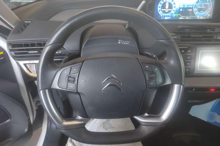 Used Citroen C4 Picasso 2015 1.6T Fashion Model 5 Seats Steering Wheel