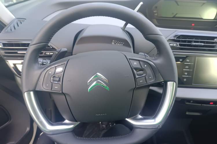 Used Citroen C4 Picasso 2015 1.6T Fashion Model 5 Seats Steering Wheel