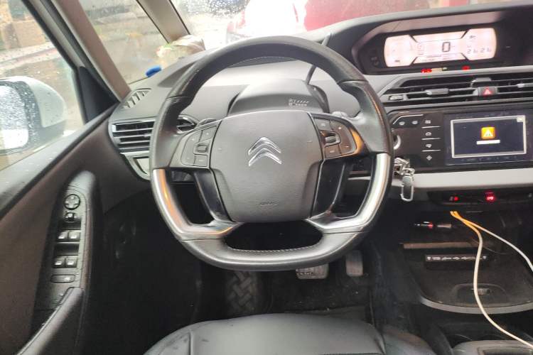 Used Citroen C4 Picasso 2015 Grand 1.6T Fashion Model 7 Seats Steering Wheel
